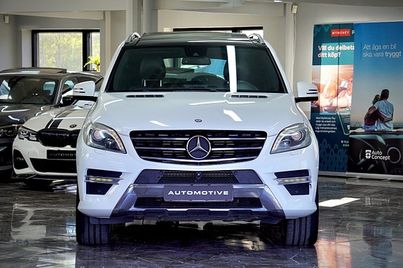 Mercedes-Benz ML350 2 of 5