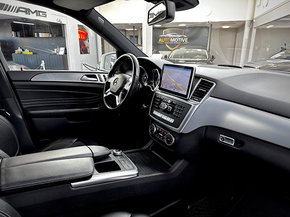Mercedes-Benz ML350 11 of 20