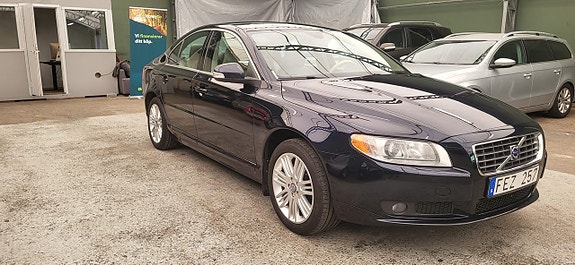 Volvo S80 2 of 5