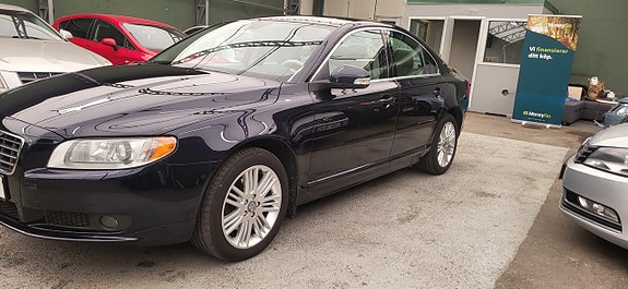 Volvo S80 3 of 5