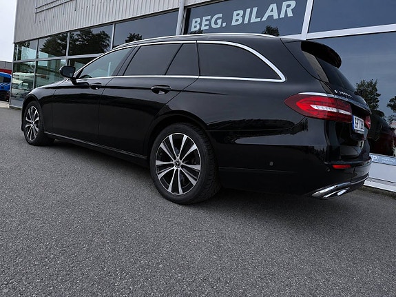 Mercedes-Benz E300 5 of 5