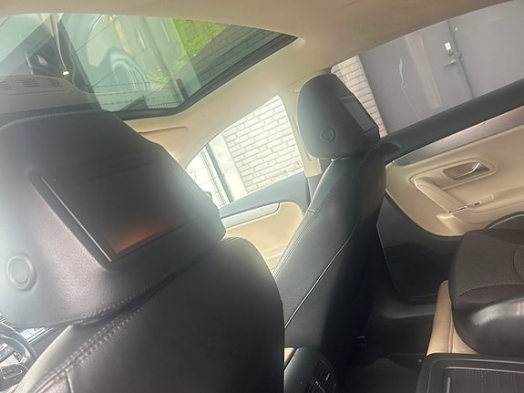 Volkswagen Passat CC 3 of 5