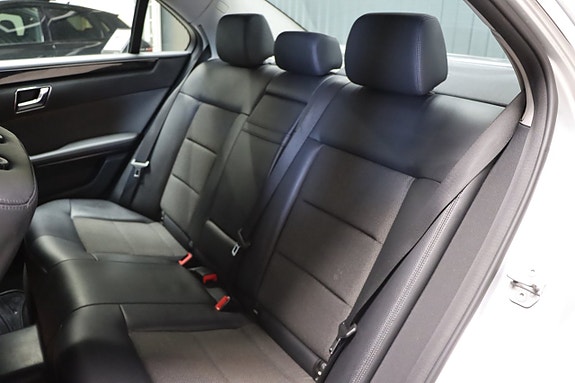Mercedes-Benz E200 13 of 18