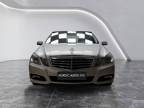 Mercedes-Benz E200 8 of 18