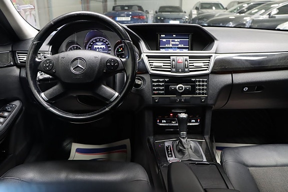 Mercedes-Benz E200 9 of 18