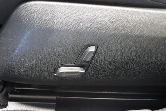 Mercedes-Benz E200 12 of 18
