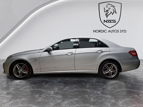 Mercedes-Benz E200 2 of 5