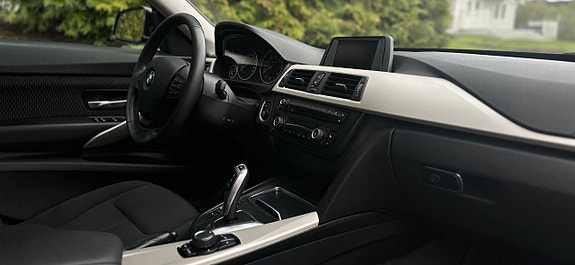 BMW 318d 4 of 5