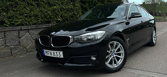 BMW 318d 2 of 5