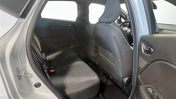 Renault Captur 5 of 9