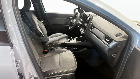 Renault Captur 3 of 9