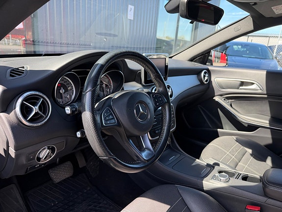 Mercedes-Benz CLA250 12 of 22