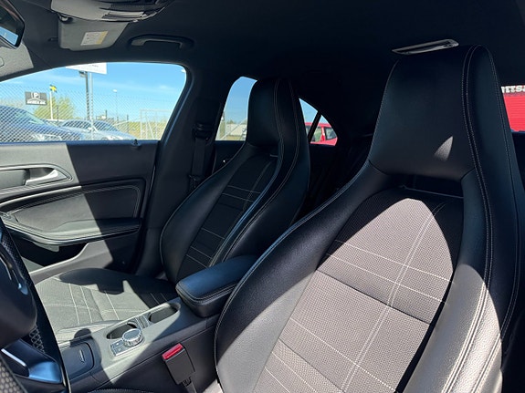 Mercedes-Benz CLA250 17 of 22