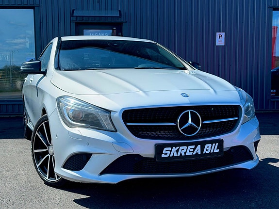 Mercedes-Benz CLA250 2 of 5