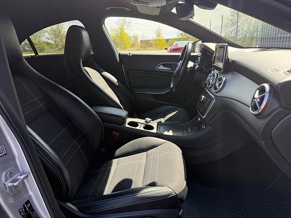 Mercedes-Benz CLA250 15 of 22