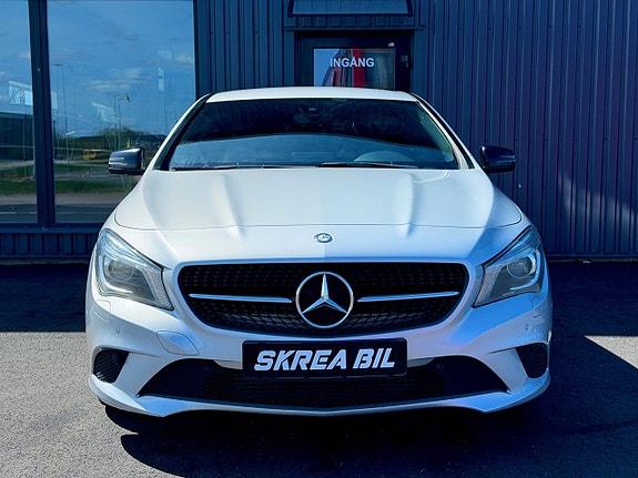 Mercedes-Benz CLA250 4 of 5
