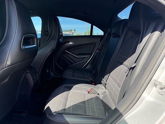 Mercedes-Benz CLA250 18 of 22