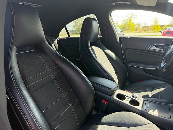 Mercedes-Benz CLA250 16 of 22