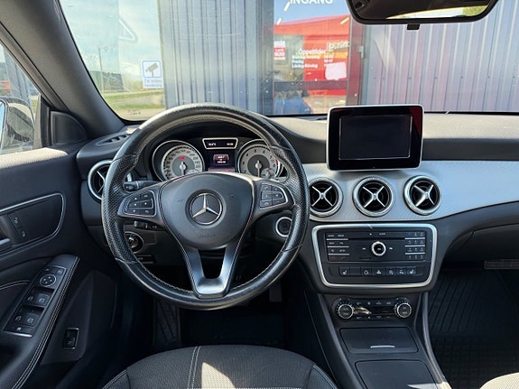 Mercedes-Benz CLA250 13 of 22