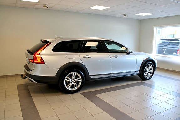 Volvo V90 Cross Country 4 of 5
