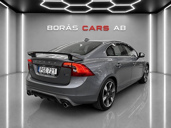 Volvo S60 2 of 5