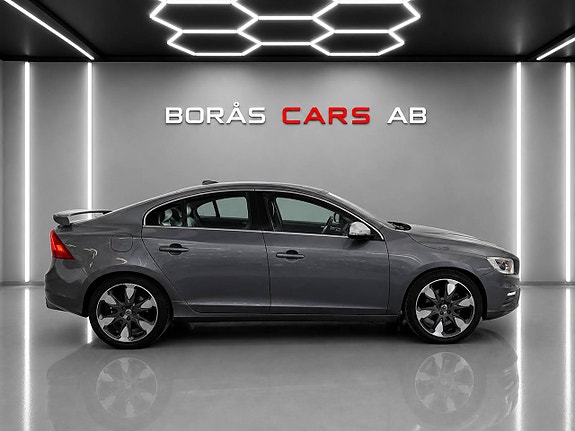 Volvo S60 4 of 5