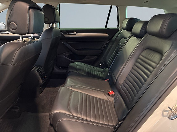 Volkswagen Passat Alltrack 10 of 19