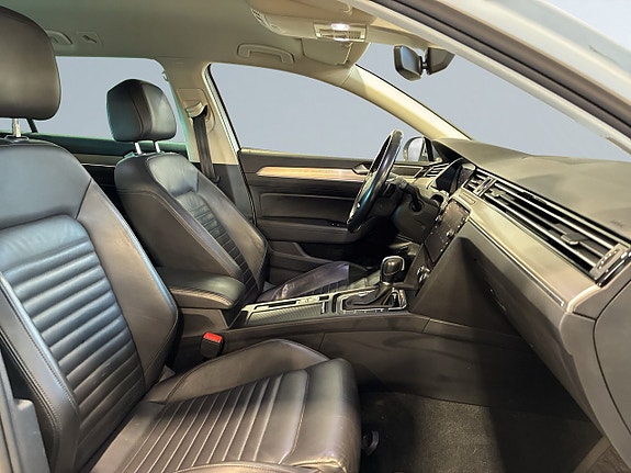 Volkswagen Passat Alltrack 8 of 19