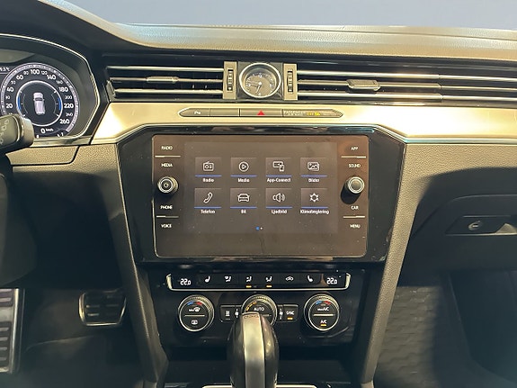 Volkswagen Passat Alltrack 9 of 19