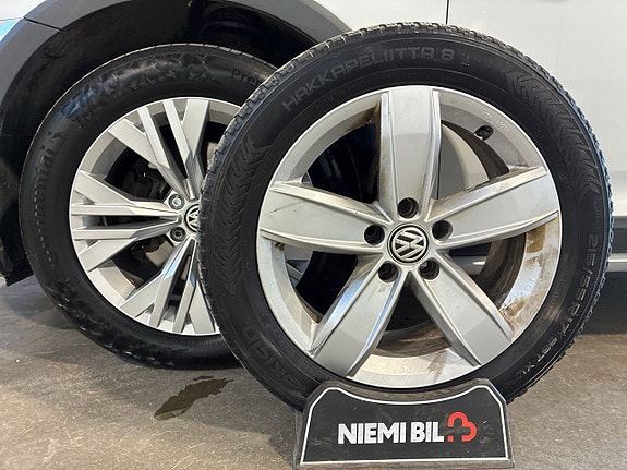 Volkswagen Passat Alltrack 16 of 19