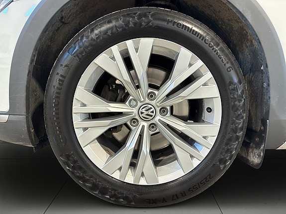 Volkswagen Passat Alltrack 13 of 19
