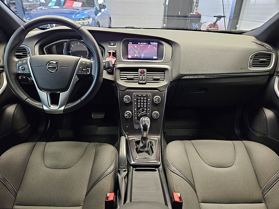Volvo V40 Cross Country 10 of 29