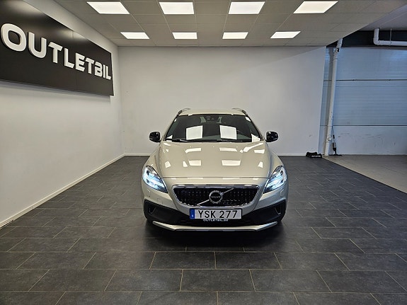 Volvo V40 Cross Country 4 of 29