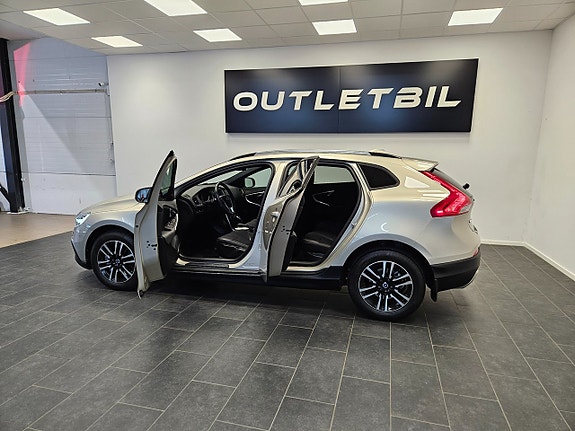Volvo V40 Cross Country 3 of 29