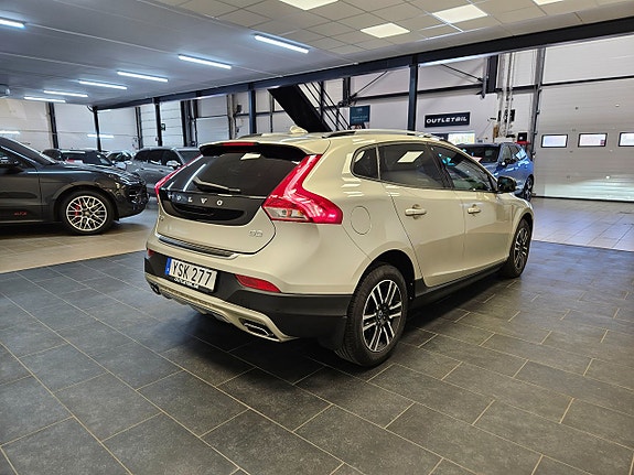 Volvo V40 Cross Country 9 of 29