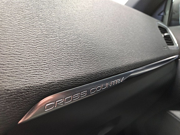 Volvo V40 Cross Country 24 of 29