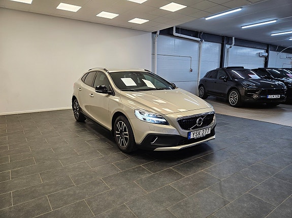 Volvo V40 Cross Country 5 of 29