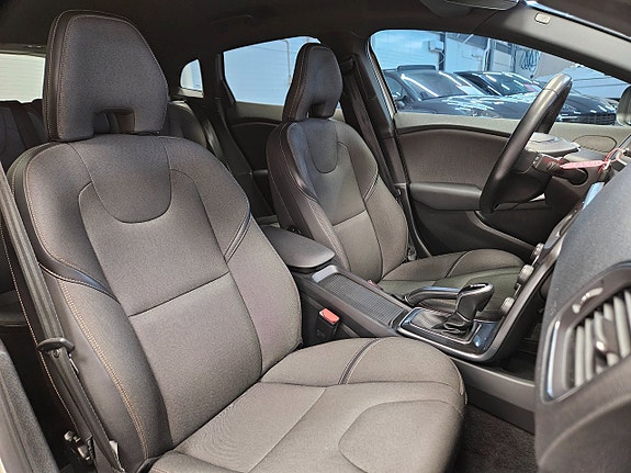 Volvo V40 Cross Country 13 of 29