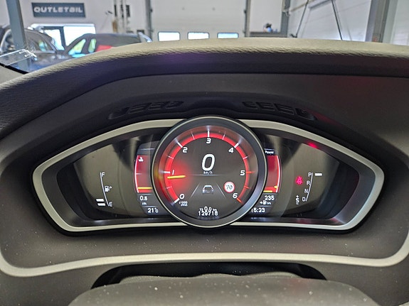 Volvo V40 Cross Country 20 of 29