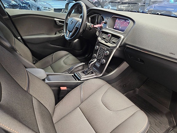 Volvo V40 Cross Country 12 of 29