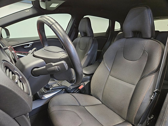 Volvo V40 Cross Country 14 of 29