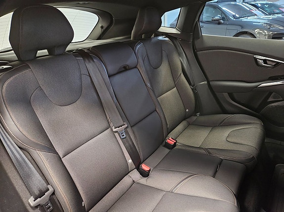 Volvo V40 Cross Country 17 of 29