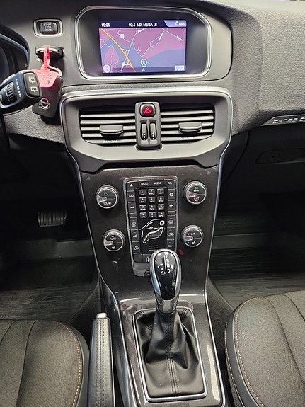 Volvo V40 Cross Country 23 of 29