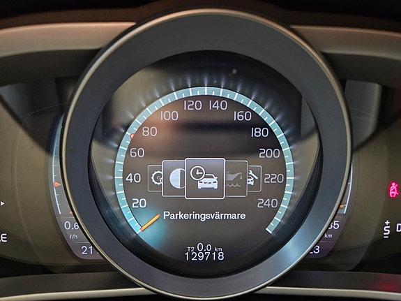 Volvo V40 Cross Country 21 of 29