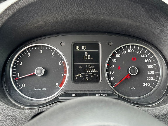 Volkswagen Polo 10 of 14