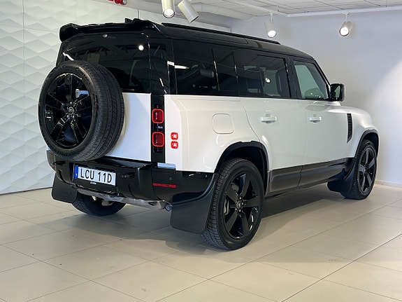 Land Rover Defender 110 4 of 9