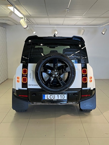 Land Rover Defender 110 5 of 9