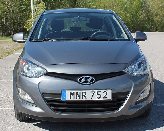 Hyundai i20 2 of 5