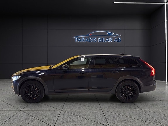 Volvo V90 Cross Country 2 of 5