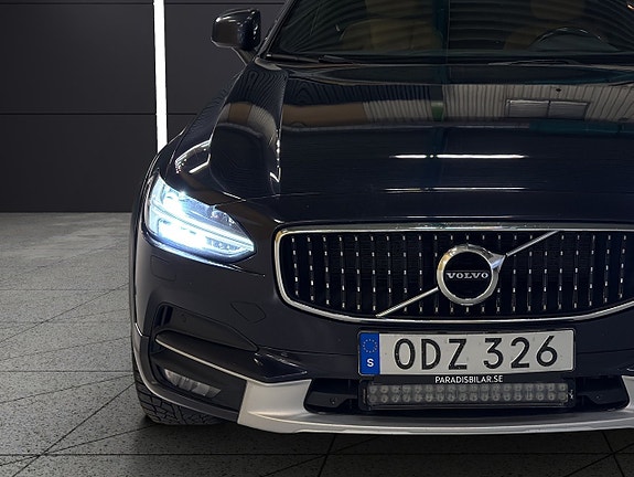 Volvo V90 Cross Country 10 of 30